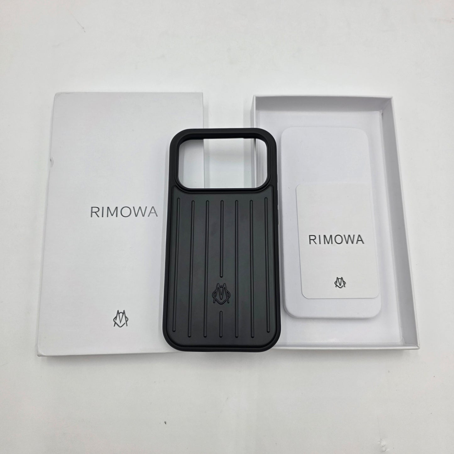 New RIMOWA Black MagSafe iPhone 17 Pro Case 95190001