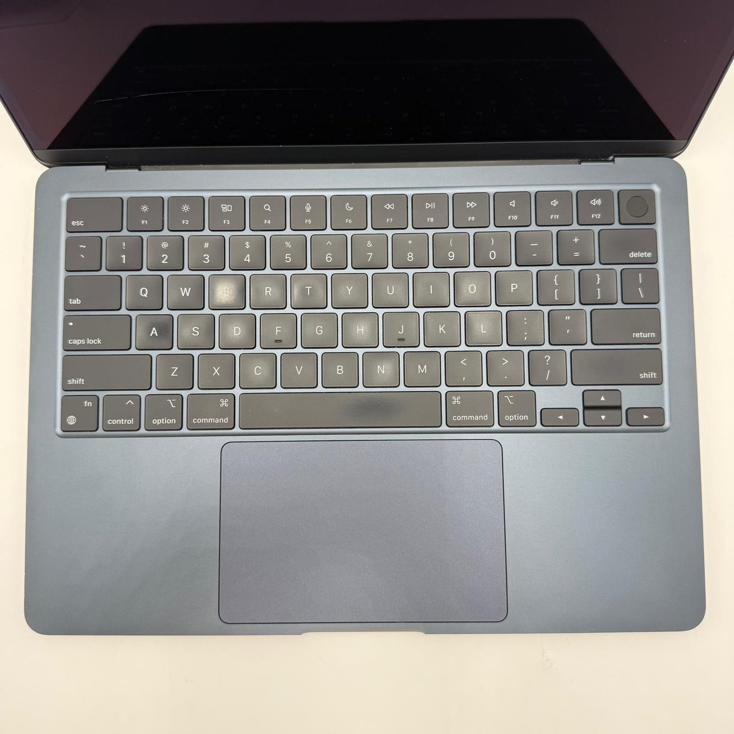 2022 Apple MacBook Air 13.6" M2 8C GPU 3.5GHz 8GB RAM 256GB SSD A2681